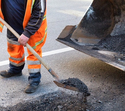 既存道路のアスファルト補修